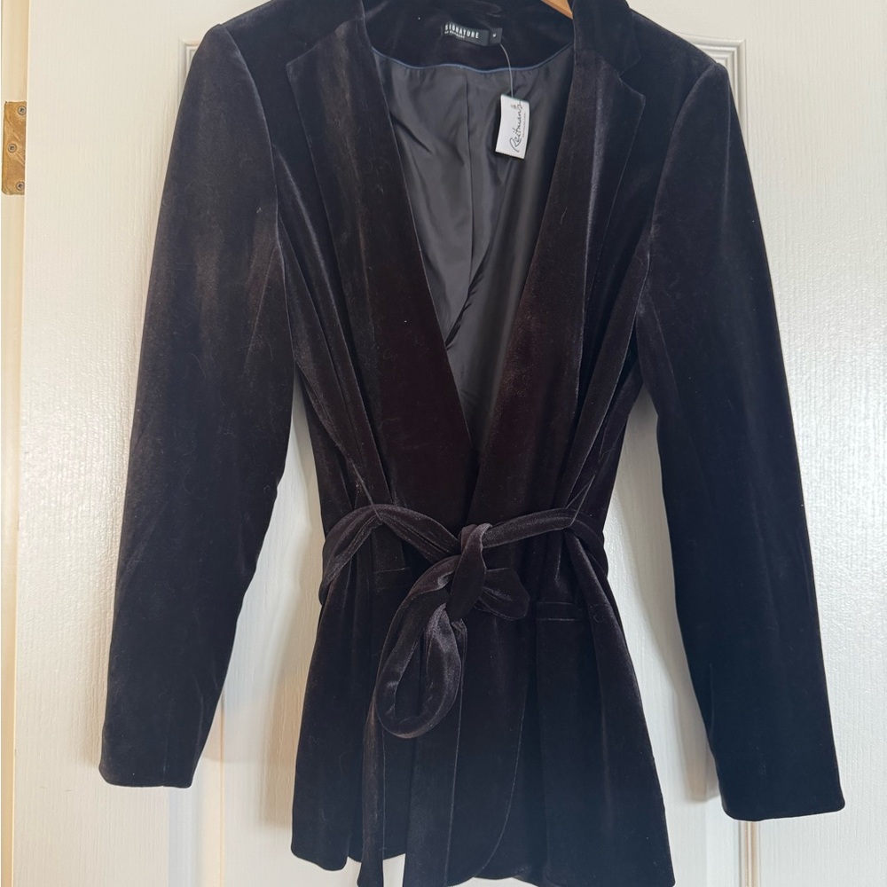 Signature by Reitmans Black Velvet Blazer – Size 14